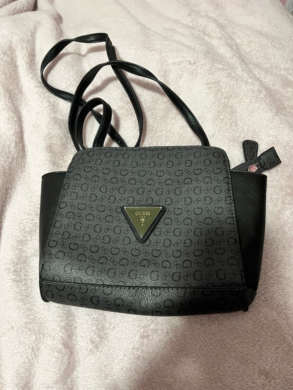 ⭐️Guess purse black and grey with silver hardware
